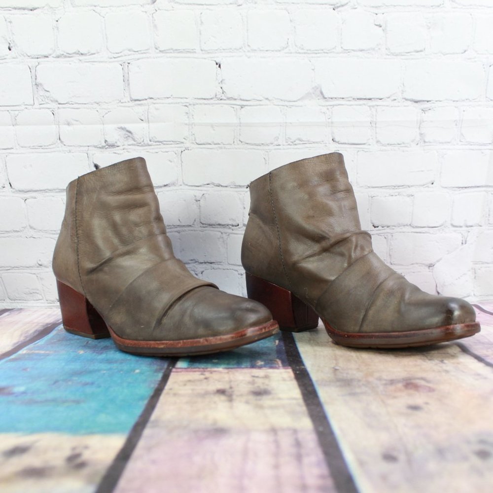 Kork Ease Kissel Brown Leather Ruched Back Zip Ankle Booties Size US 8.5 - Picture 3 of 9